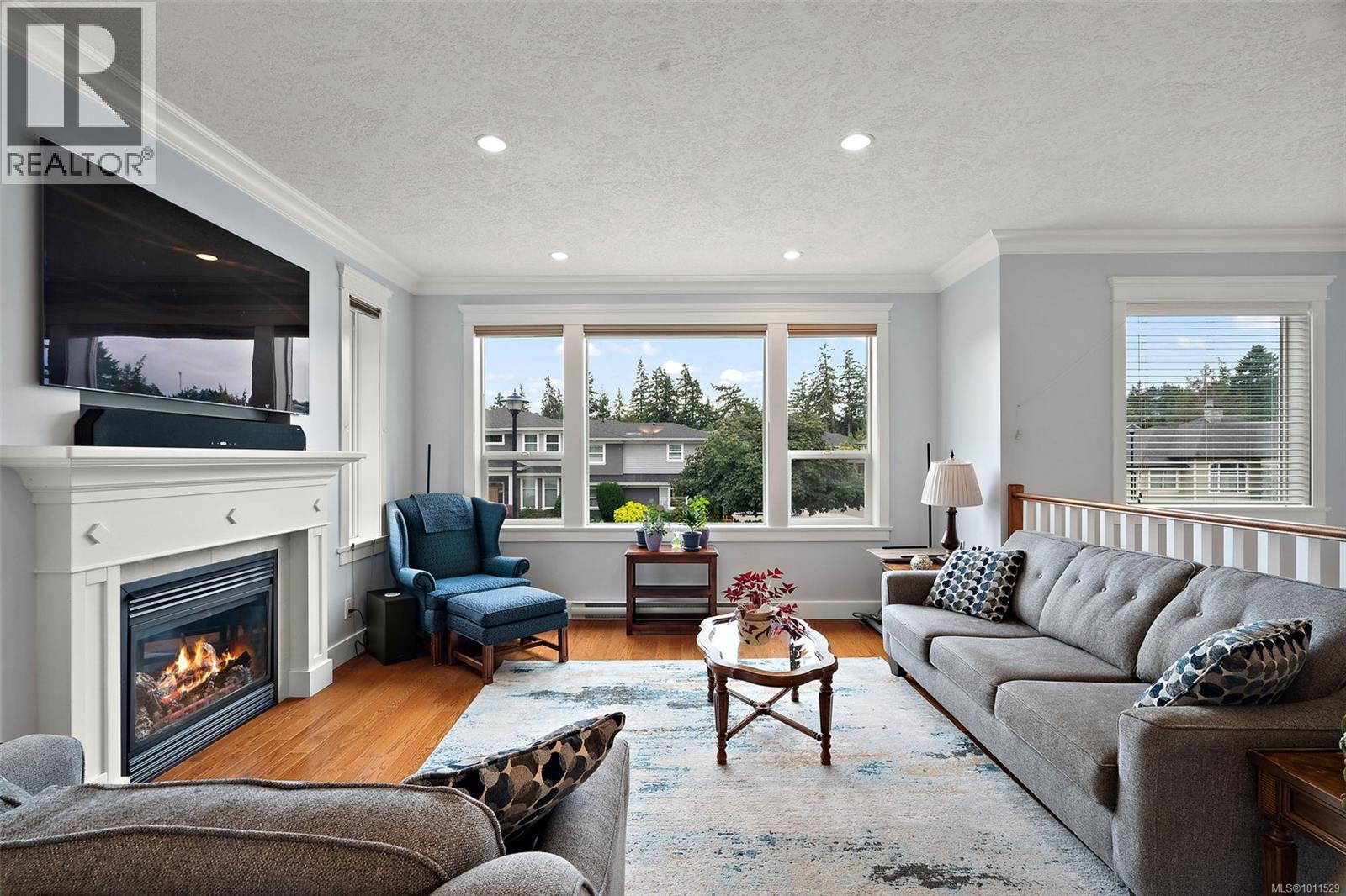 Property at 540 Woodend Rd image 4