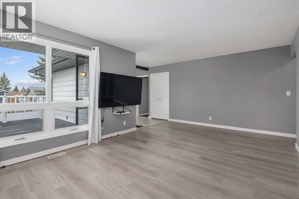 Property at 113 Thorson Crescent image 3