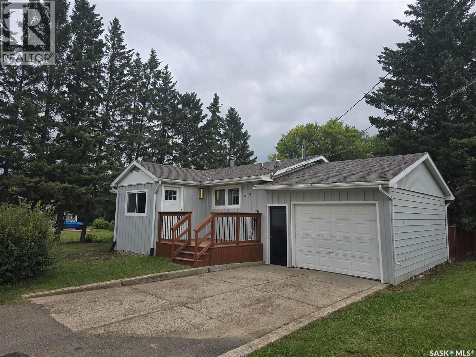 Property at 919 Southesk STREET image 2