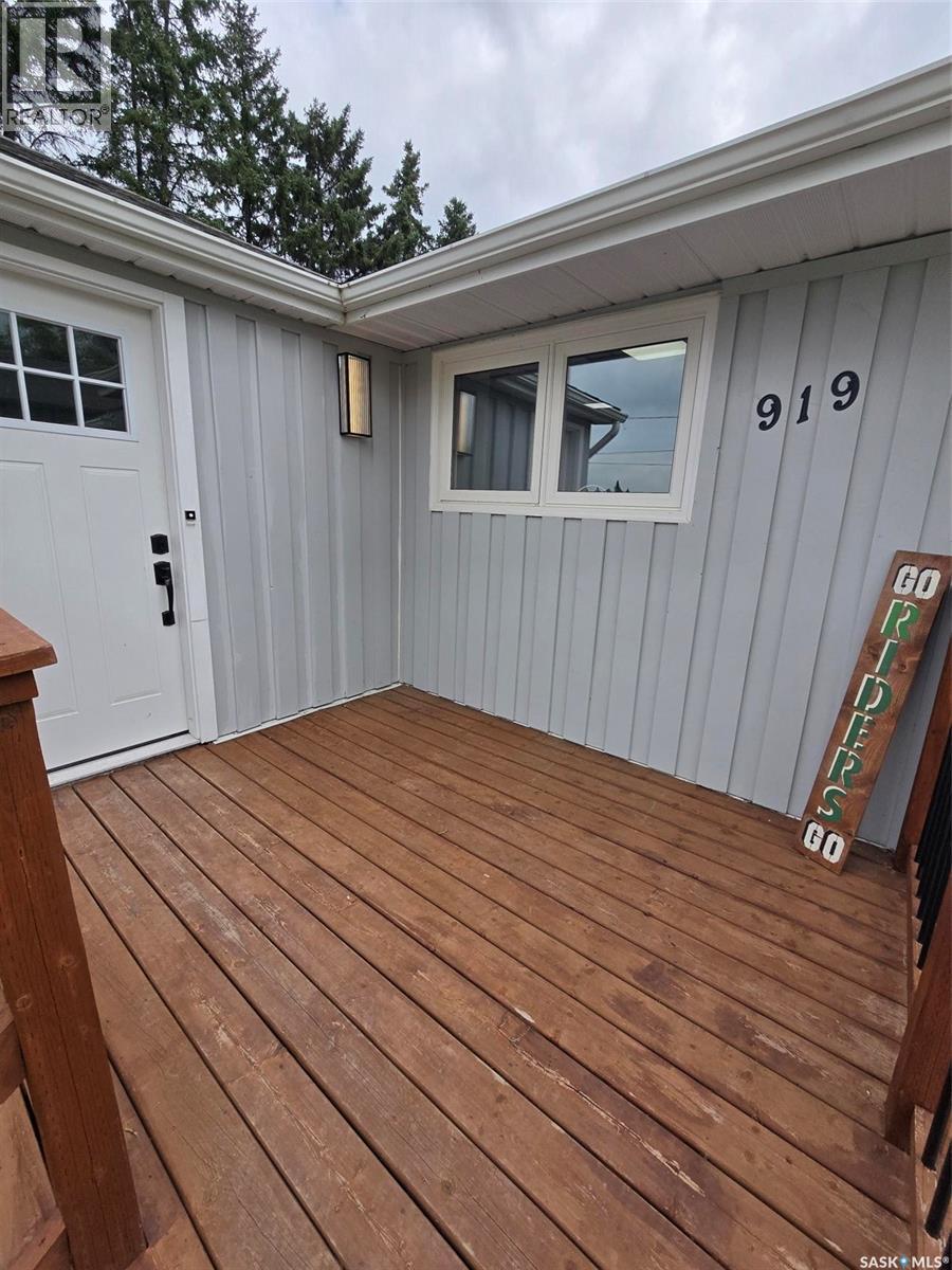 Property at 919 Southesk STREET image 3
