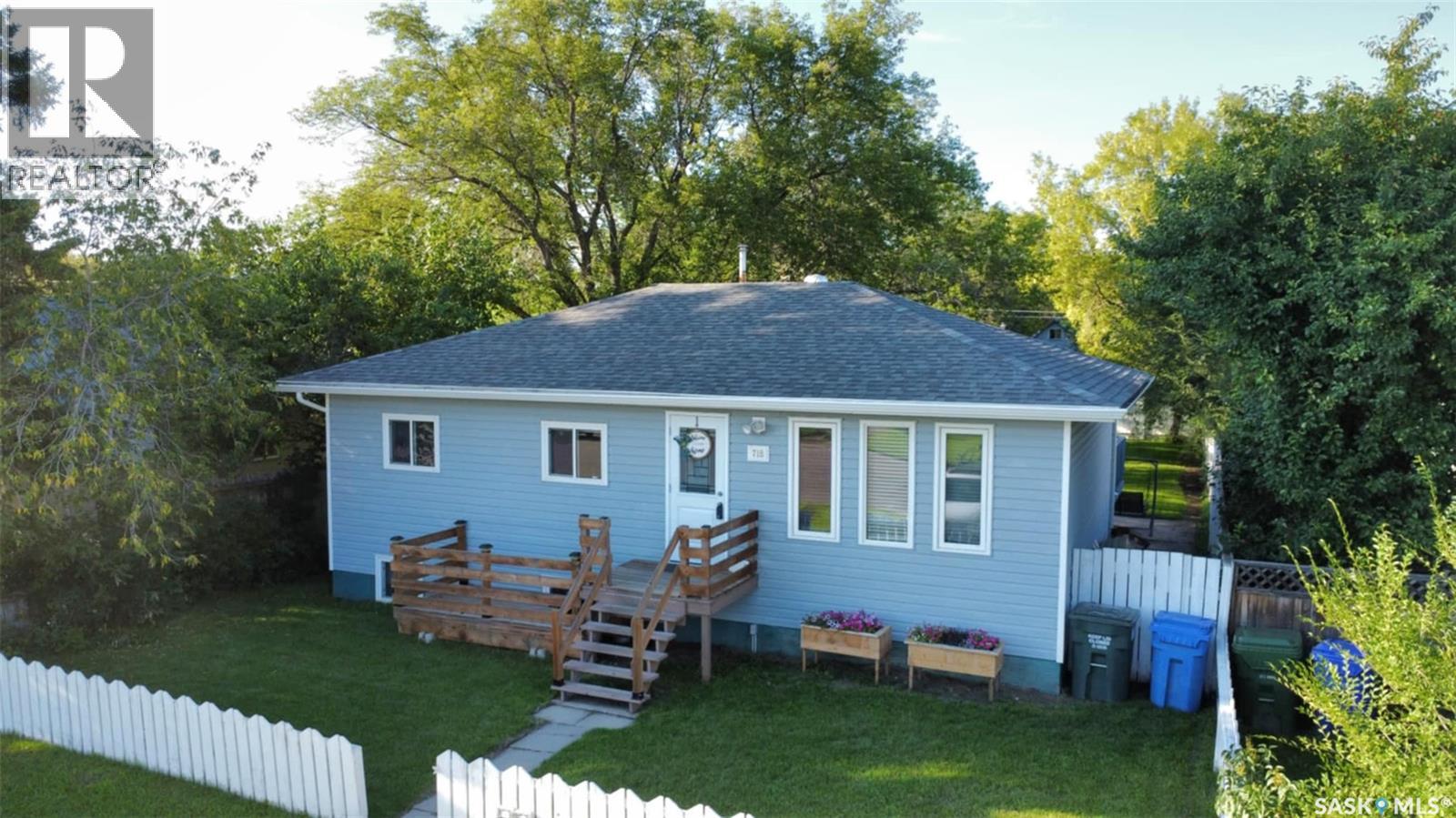 718 6th Street E, Prince Albert, Saskatchewan  S6V 0M8 - Photo 2 - SK016251