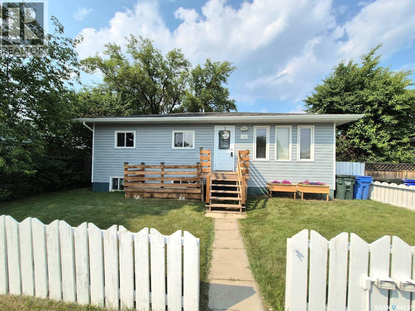718 6th Street E, Prince Albert, Saskatchewan  S6V 0M8 - Photo 3 - SK016251