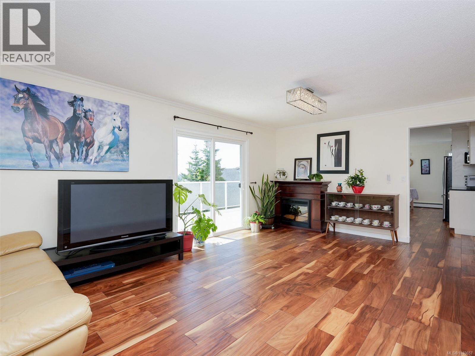 Property at 948 McKenzie Ave image 3