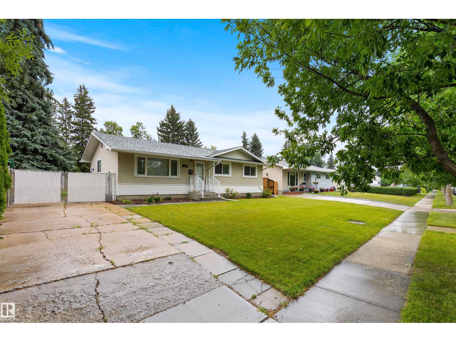 Property at 35 STANLEY DR image 2
