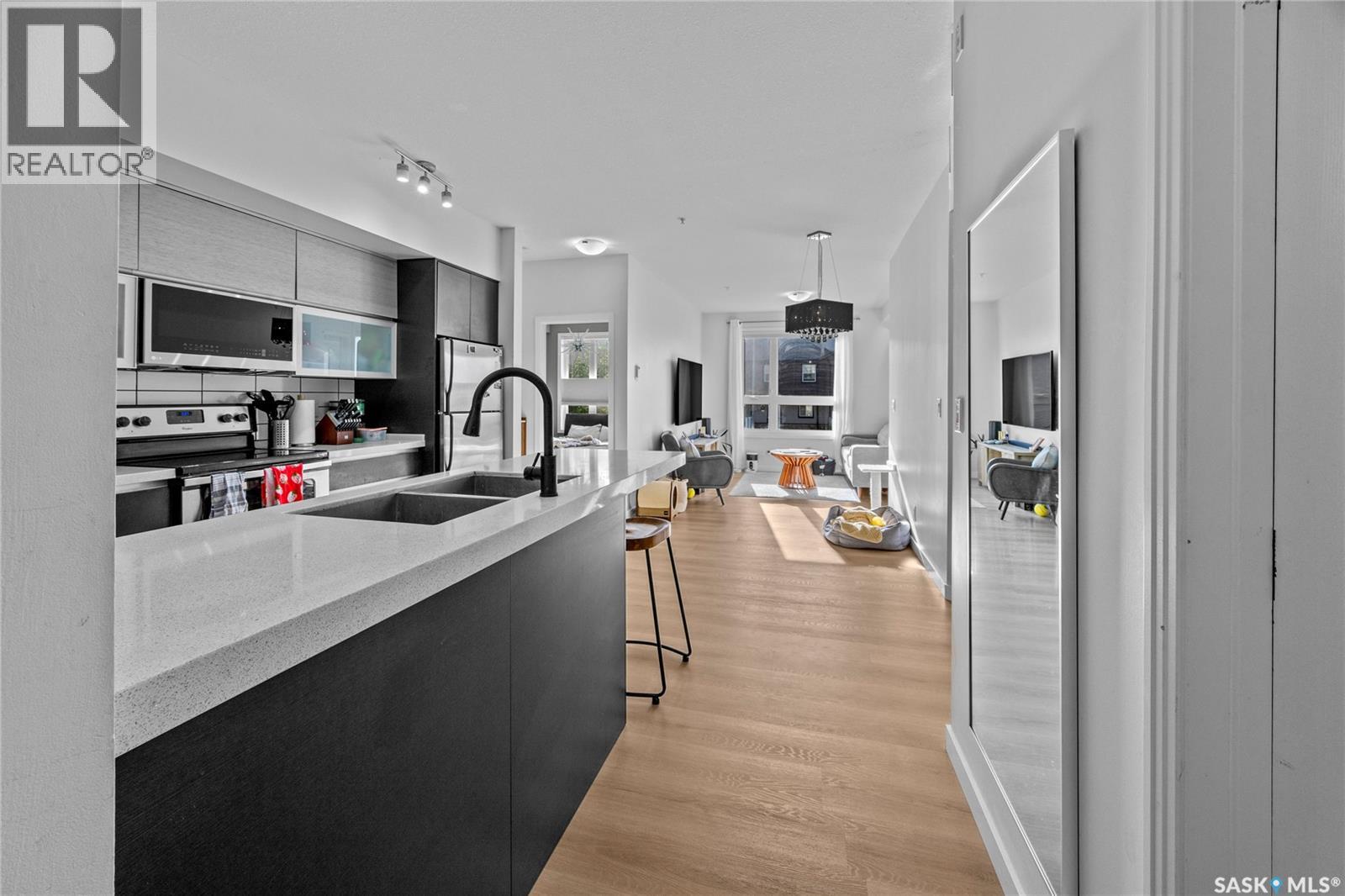 Property at 120 225 Maningas BEND image 3
