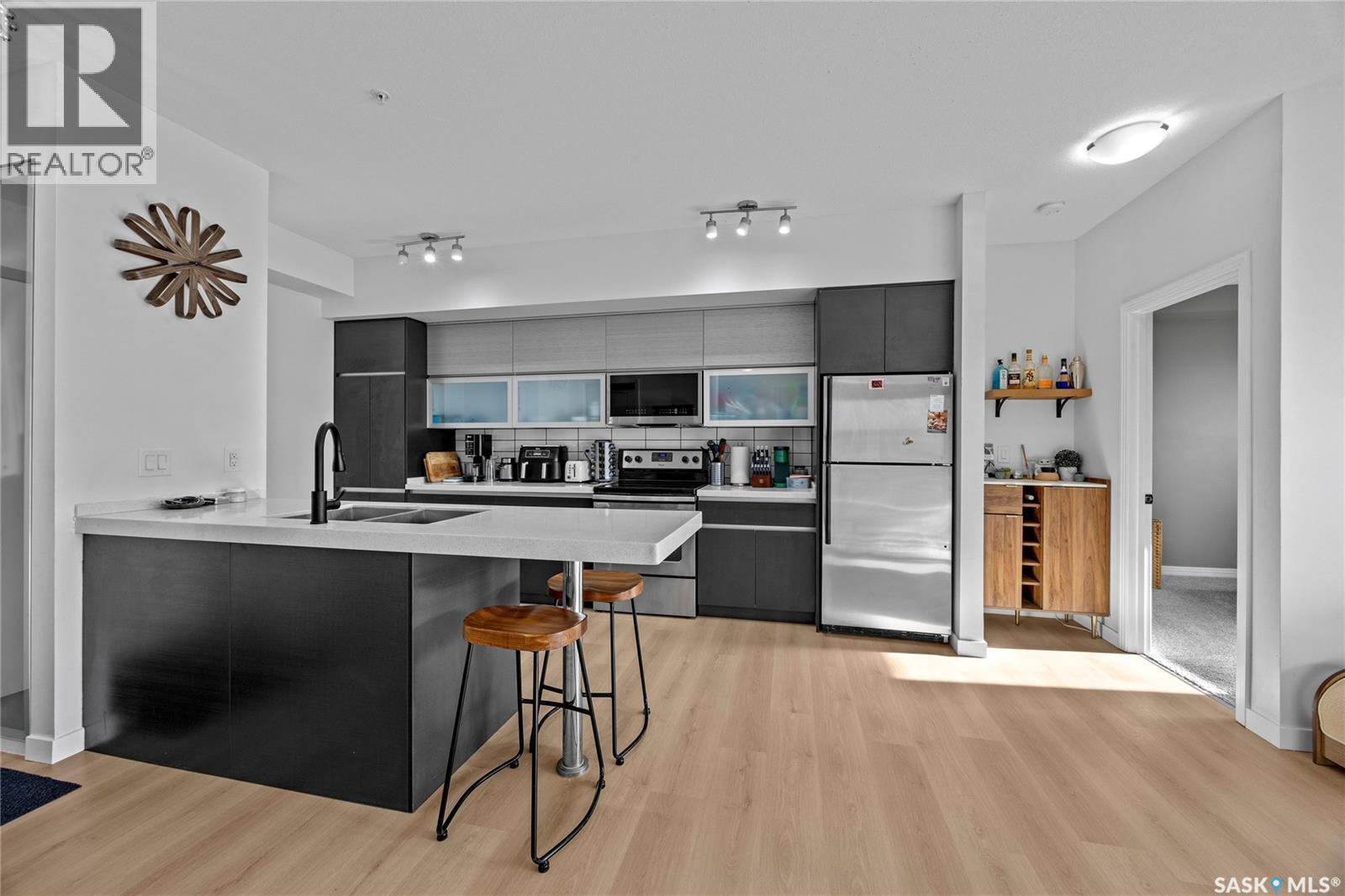 Property at 120 225 Maningas BEND image 5