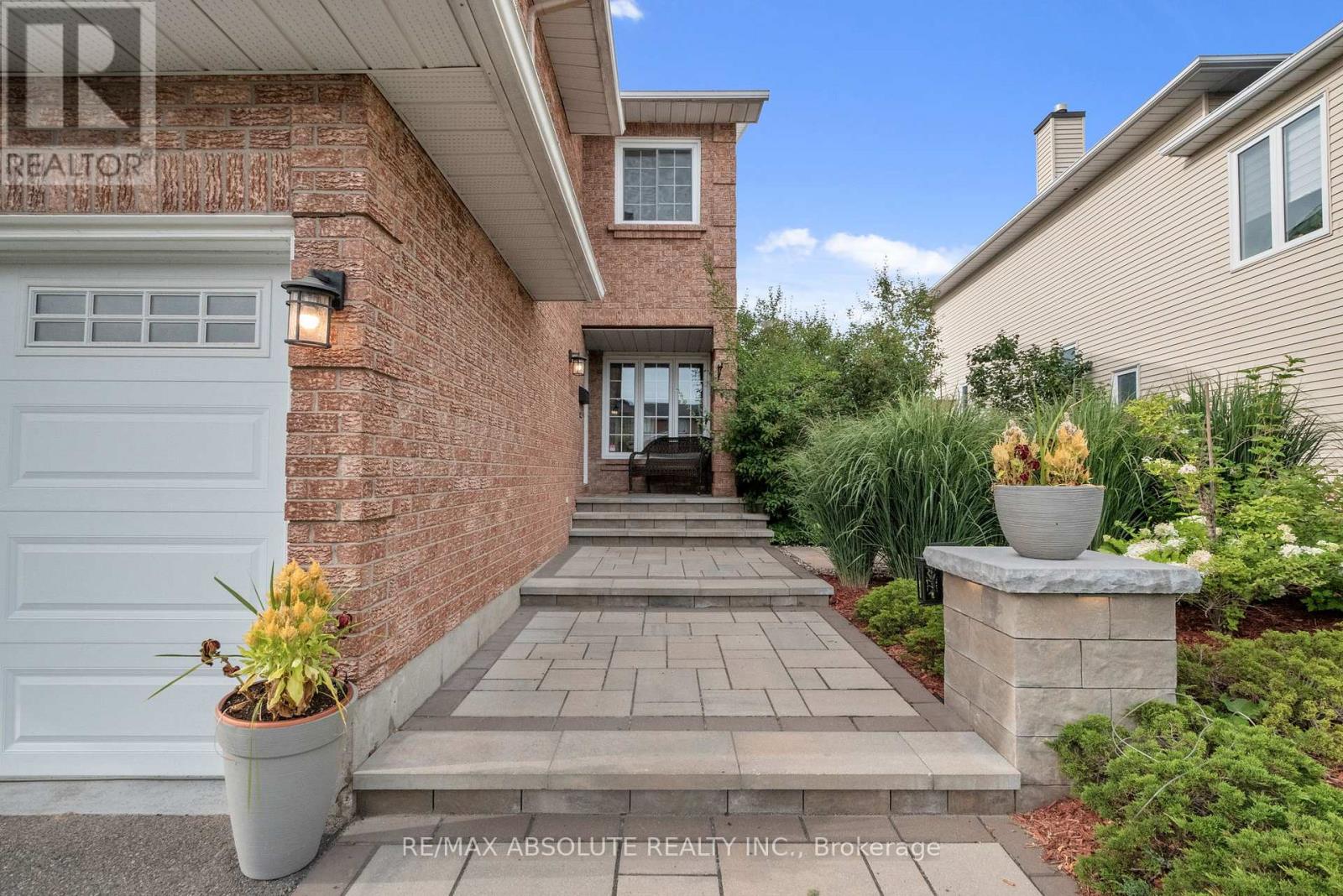 171 Springwater Drive, Ottawa, Ontario  K2M 2A2 - Photo 2 - X12356253