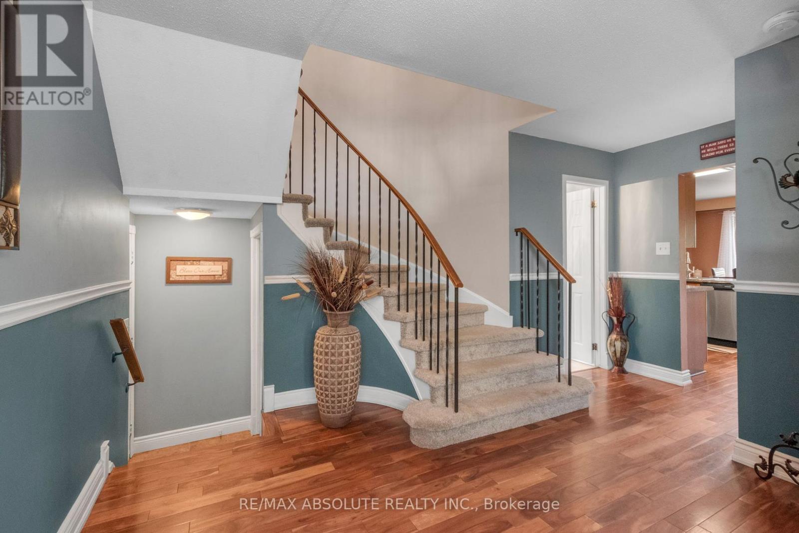 171 Springwater Drive, Ottawa, Ontario  K2M 2A2 - Photo 4 - X12356253