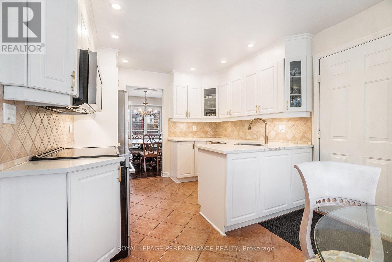 14 Riverbrook Road, Ottawa, Ontario  K2H 7W6 - Photo 17 - X12351177