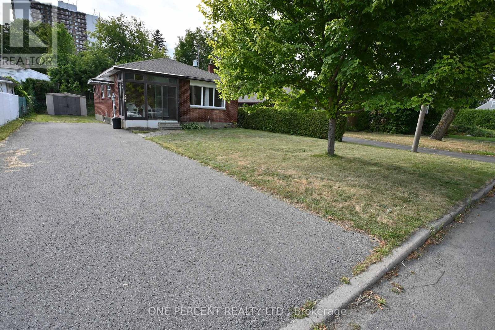 944 EVE STREET, Ottawa, Ontario