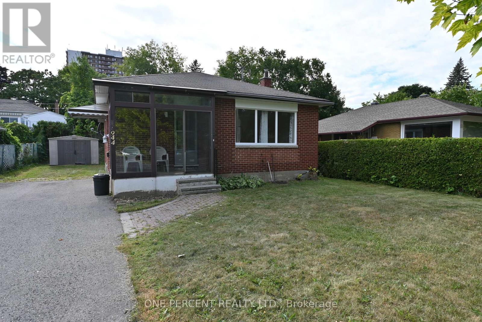 944 Eve Street, Ottawa, Ontario  K1K 3R4 - Photo 2 - X12356298