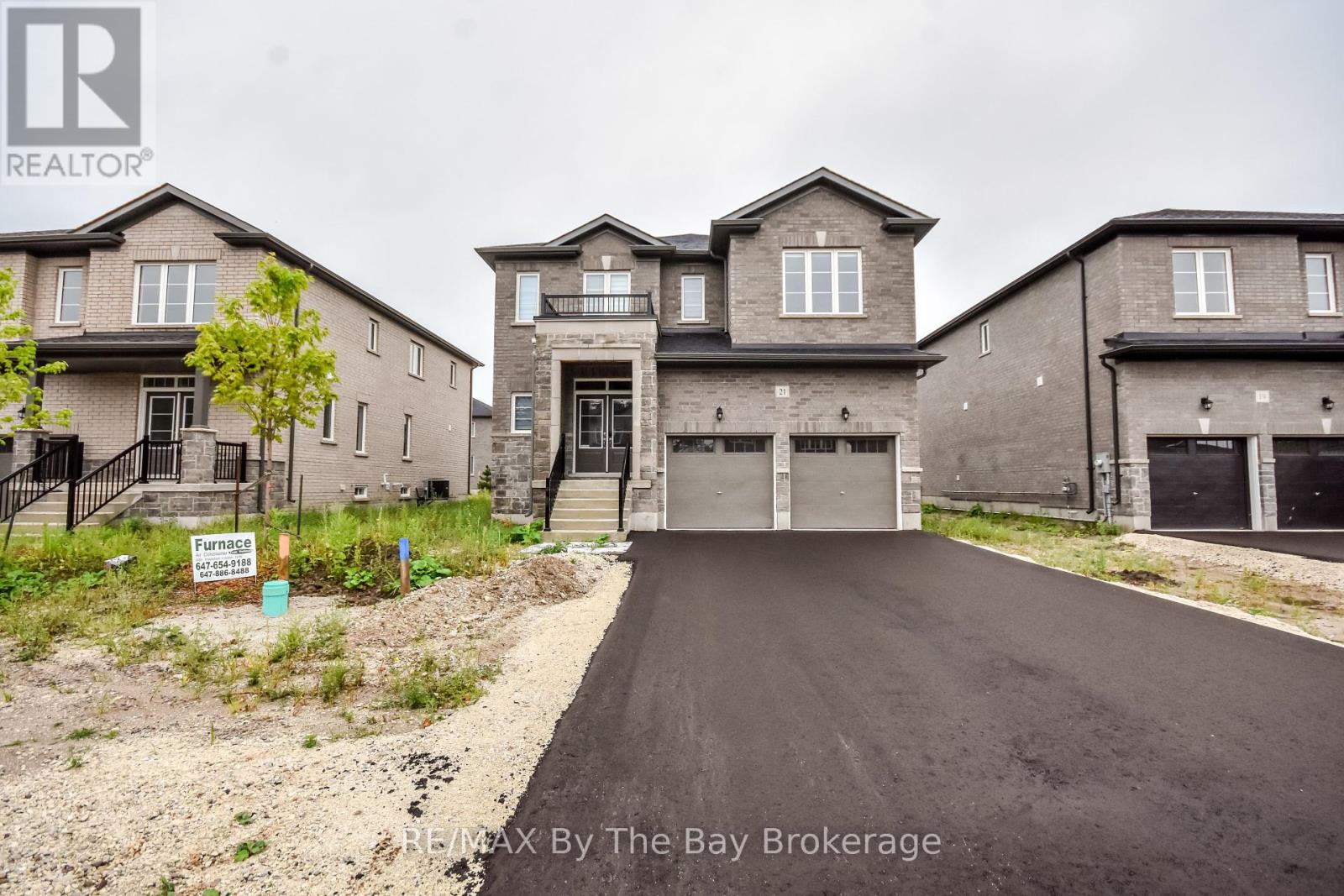 21 Amber Drive, Wasaga Beach, Ontario  L9Z 0R9 - Photo 1 - S12356333