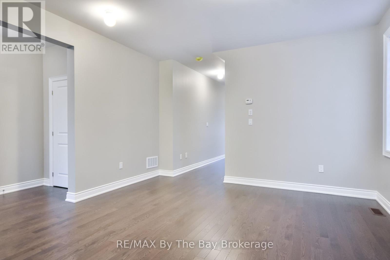 21 Amber Drive, Wasaga Beach, Ontario  L9Z 0R9 - Photo 12 - S12356333