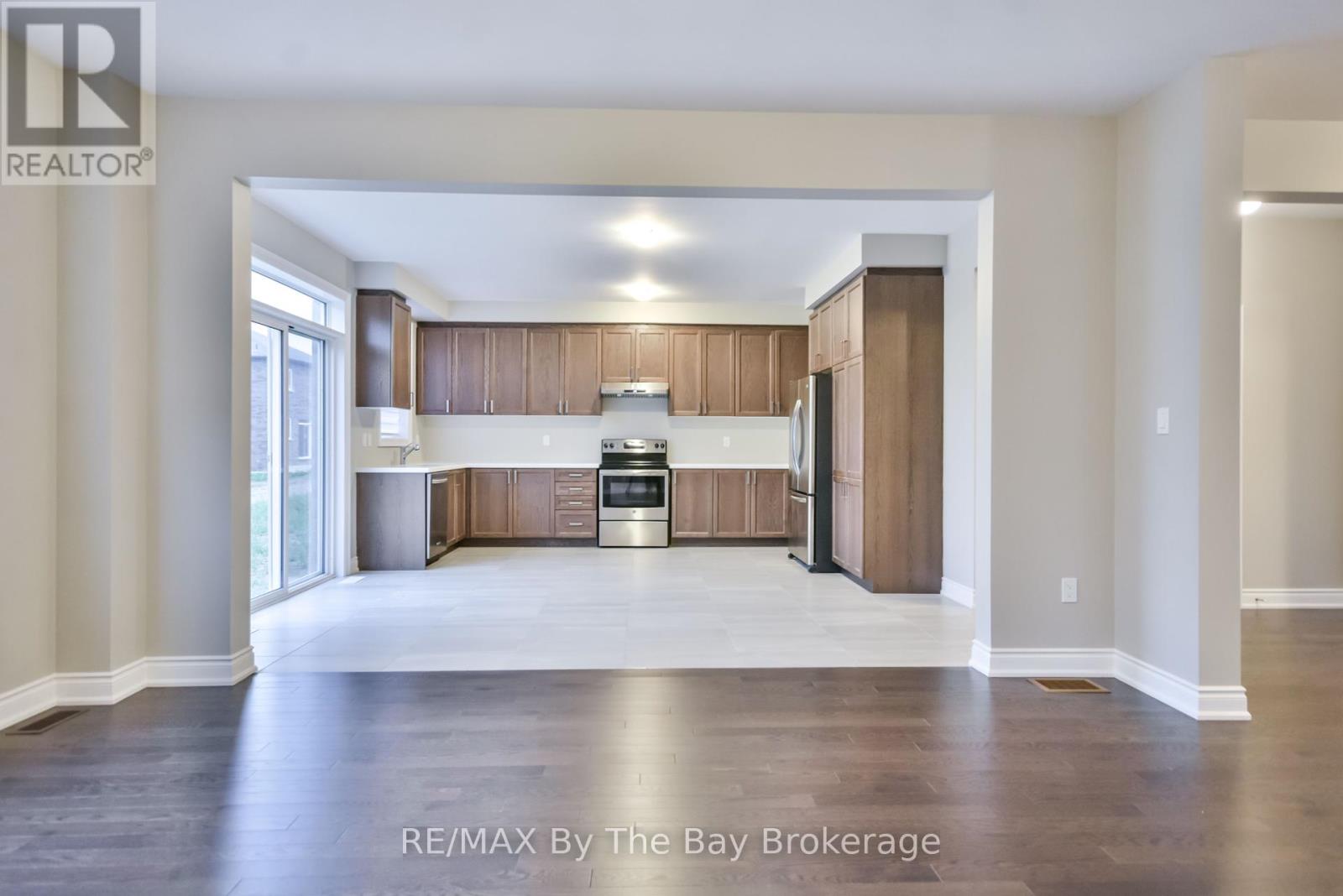 21 Amber Drive, Wasaga Beach, Ontario  L9Z 0R9 - Photo 13 - S12356333