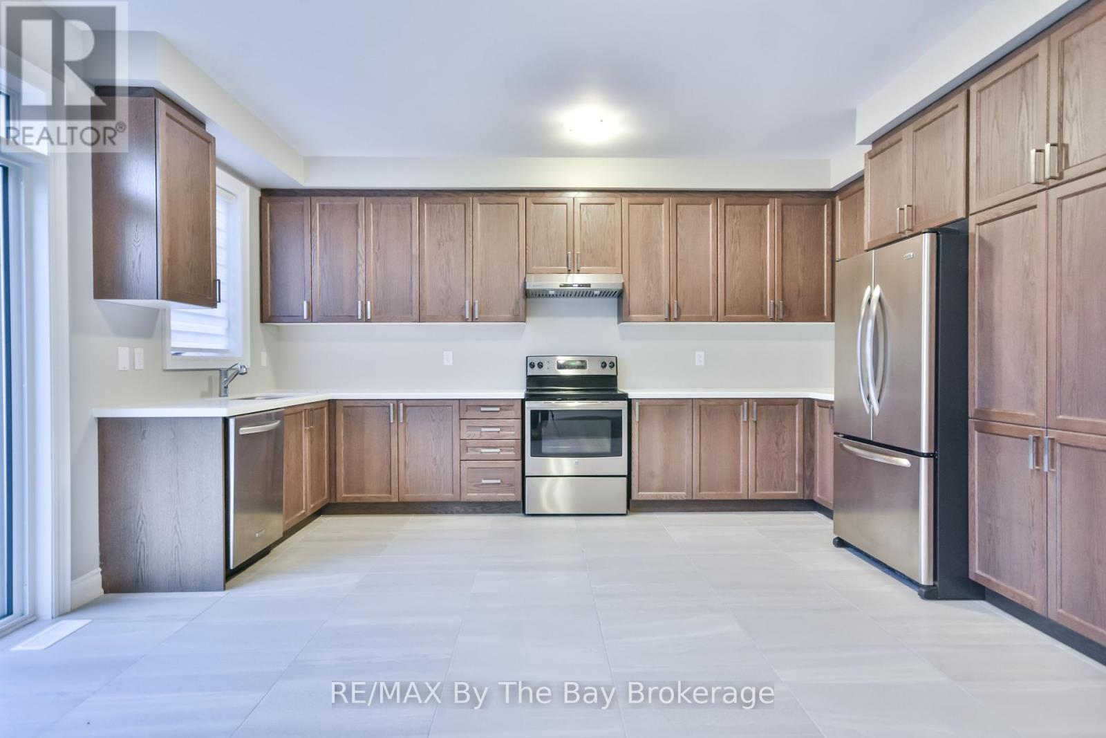 21 Amber Drive, Wasaga Beach, Ontario  L9Z 0R9 - Photo 14 - S12356333