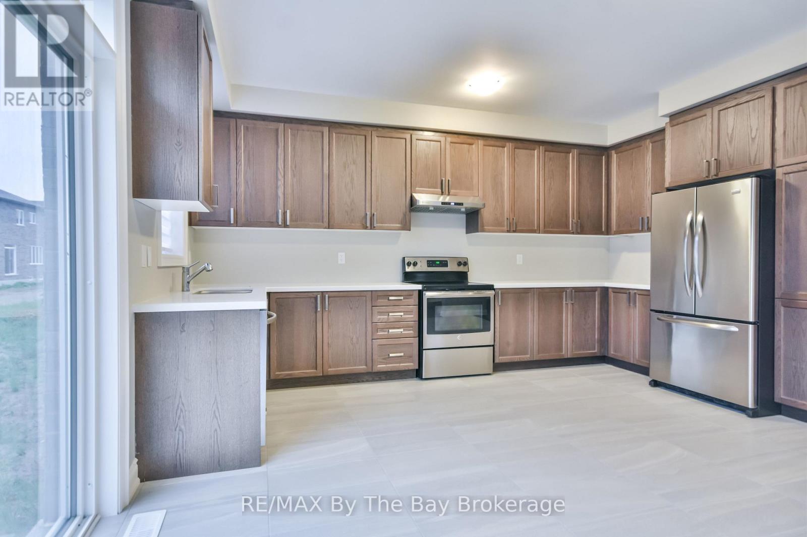 21 Amber Drive, Wasaga Beach, Ontario  L9Z 0R9 - Photo 15 - S12356333