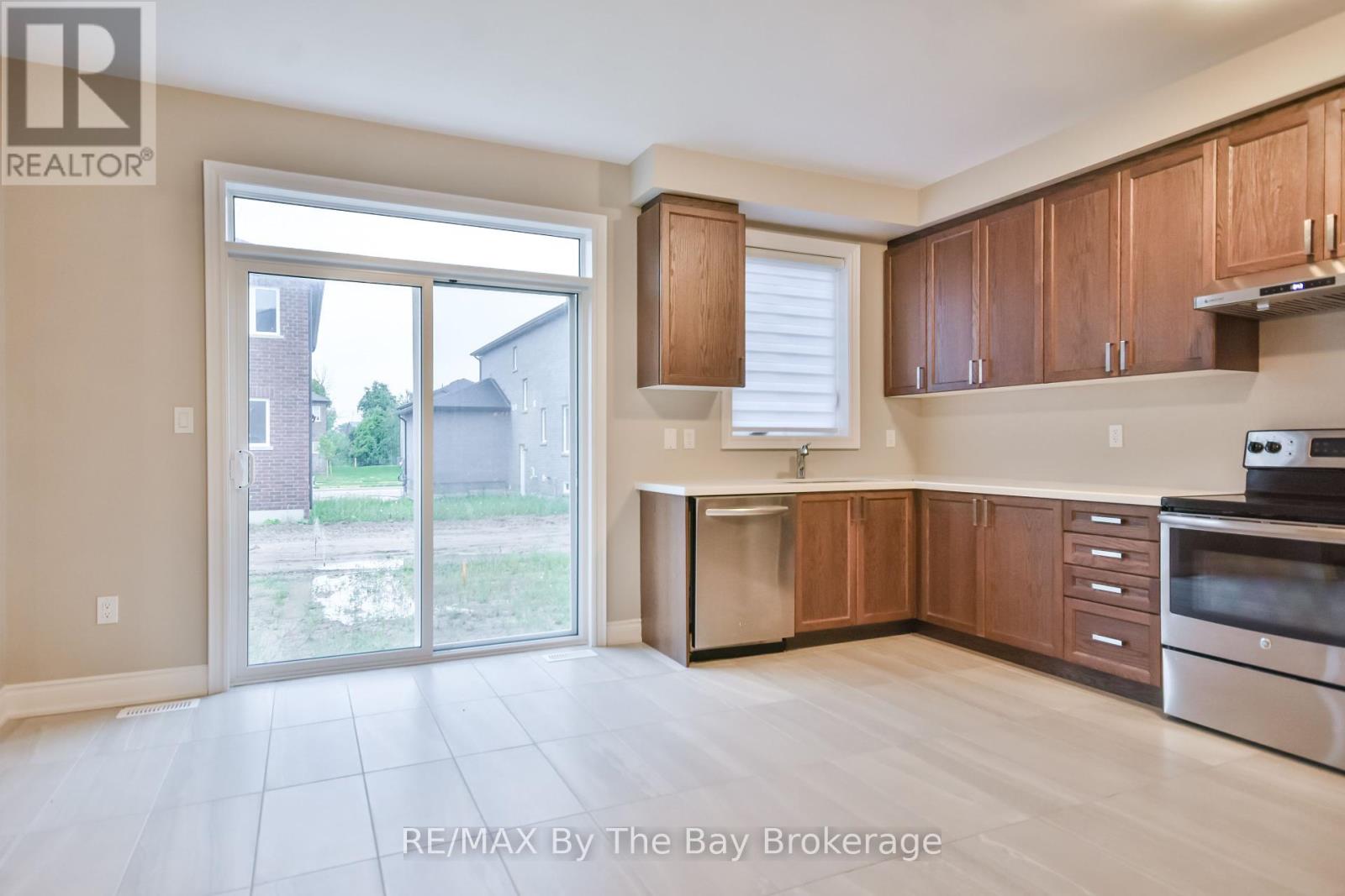 21 Amber Drive, Wasaga Beach, Ontario  L9Z 0R9 - Photo 17 - S12356333