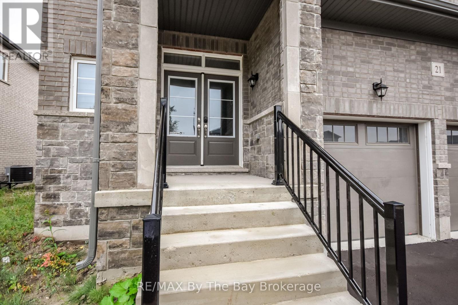 21 Amber Drive, Wasaga Beach, Ontario  L9Z 0R9 - Photo 2 - S12356333