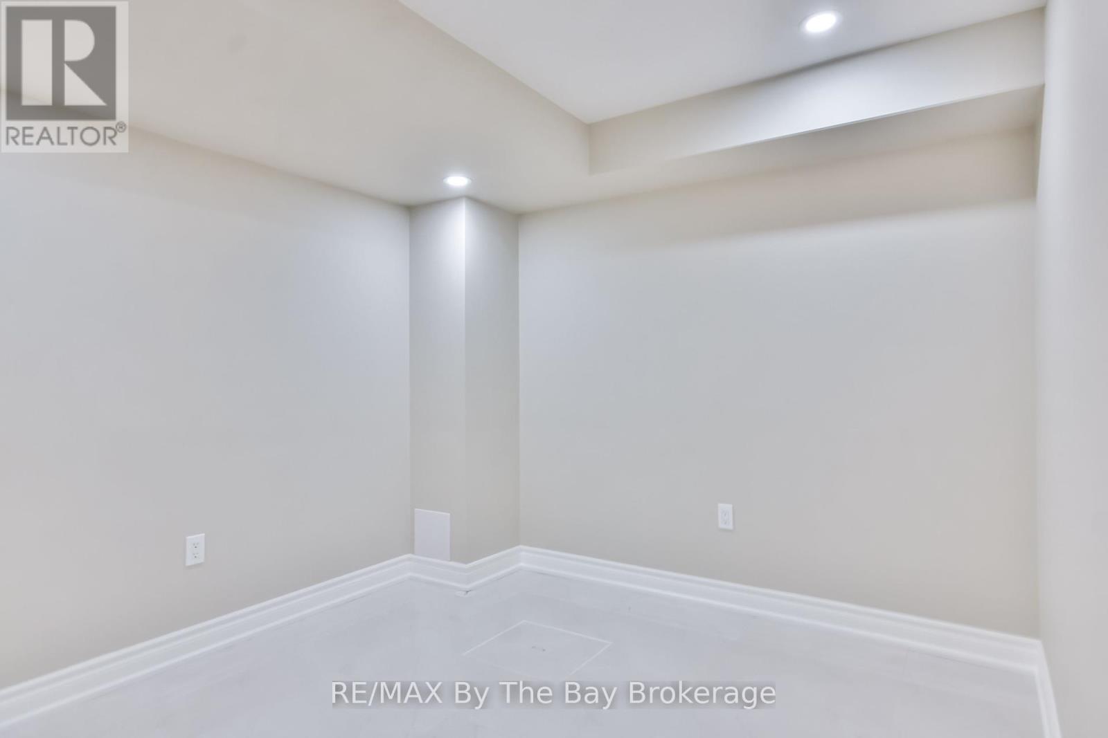 21 Amber Drive, Wasaga Beach, Ontario  L9Z 0R9 - Photo 44 - S12356333