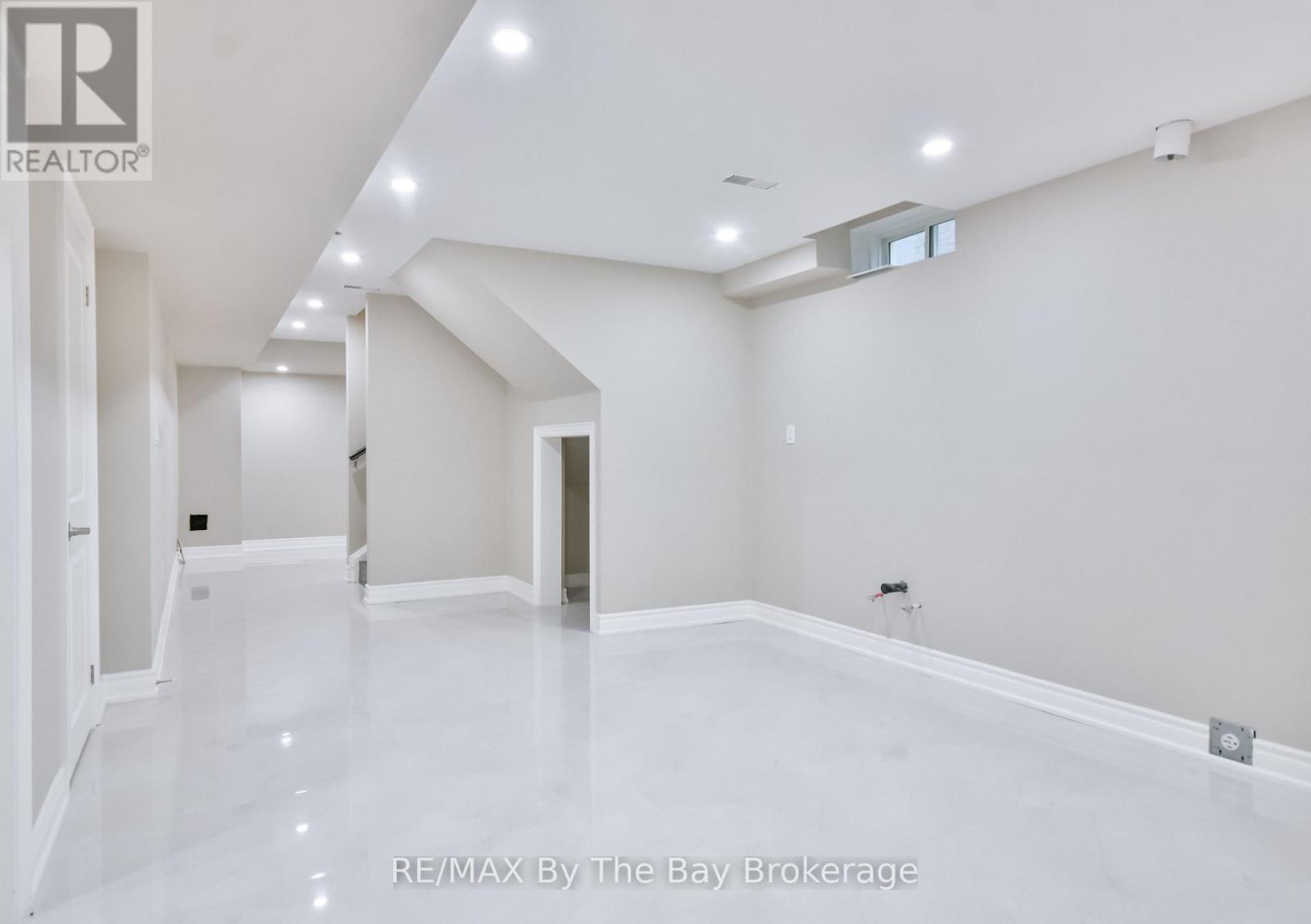 21 Amber Drive, Wasaga Beach, Ontario  L9Z 0R9 - Photo 47 - S12356333