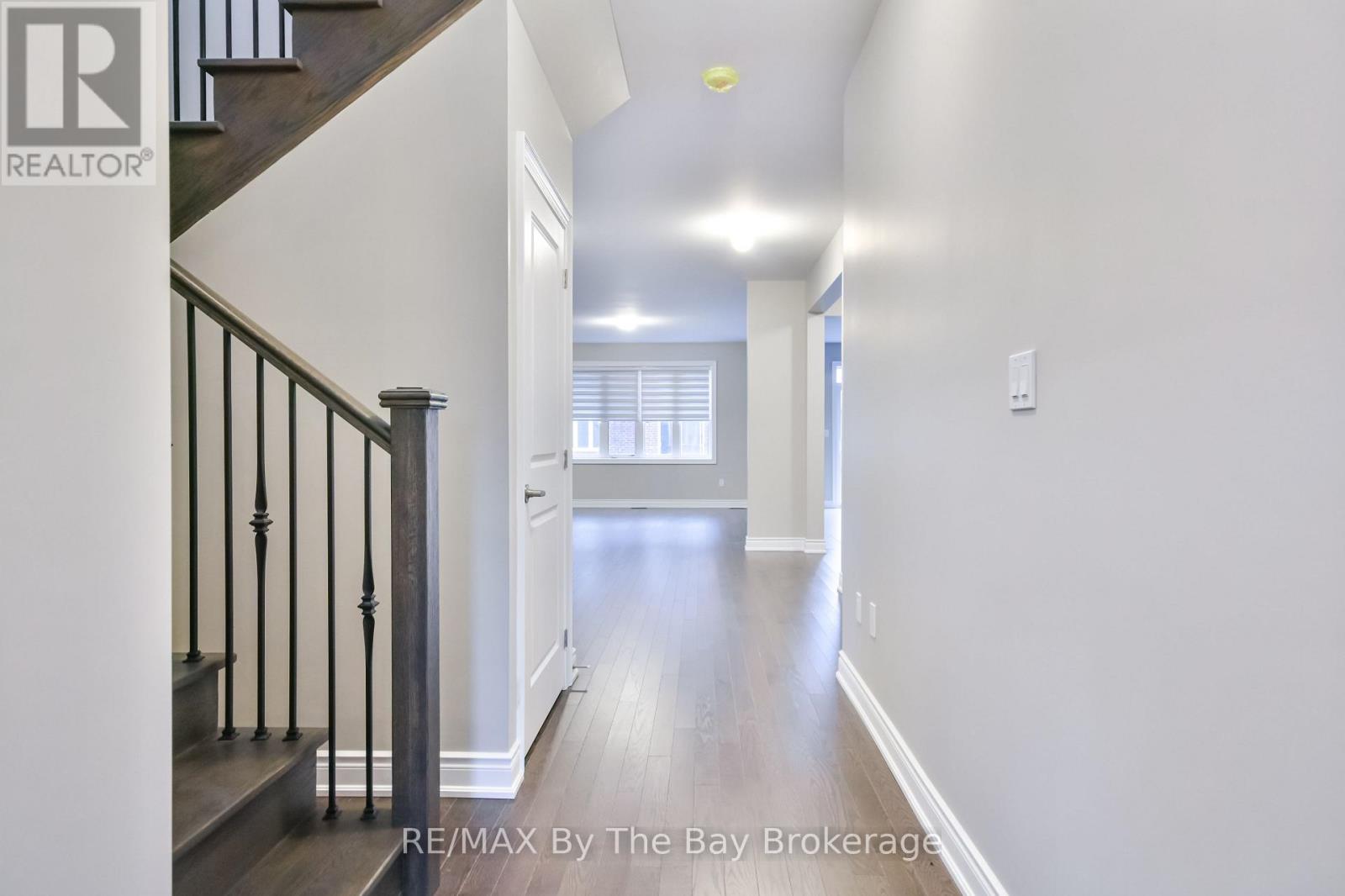 21 Amber Drive, Wasaga Beach, Ontario  L9Z 0R9 - Photo 5 - S12356333