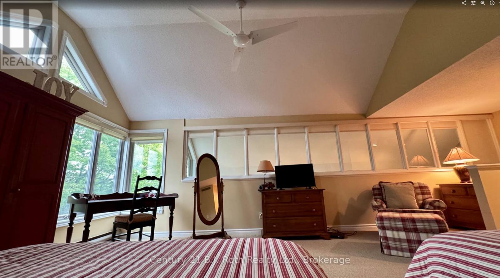 431 Grandview Hilltop Drive, Huntsville, Ontario  P1H 2J5 - Photo 11 - X12356356