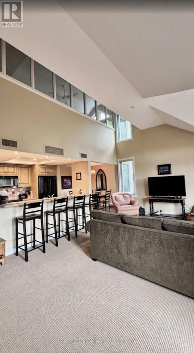 431 Grandview Hilltop Drive, Huntsville, Ontario  P1H 2J5 - Photo 4 - X12356356