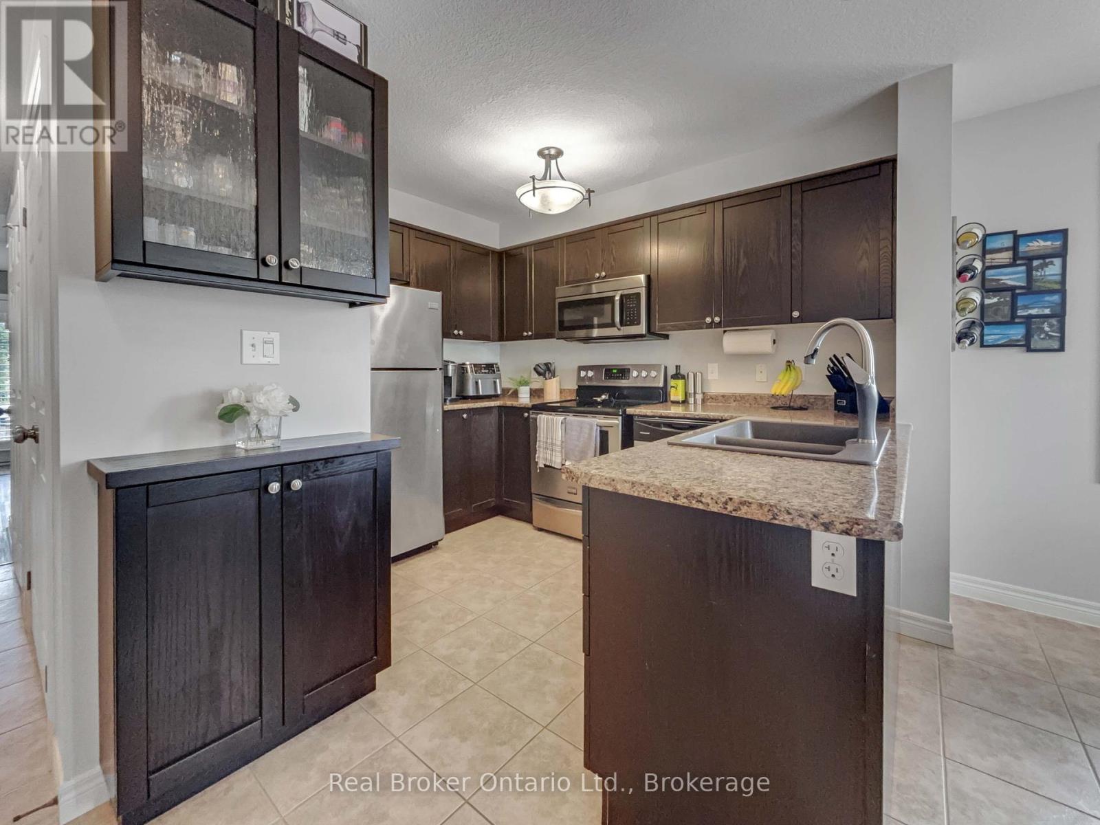 Property at 656B - 656 WOODLAWN ROAD E image 3