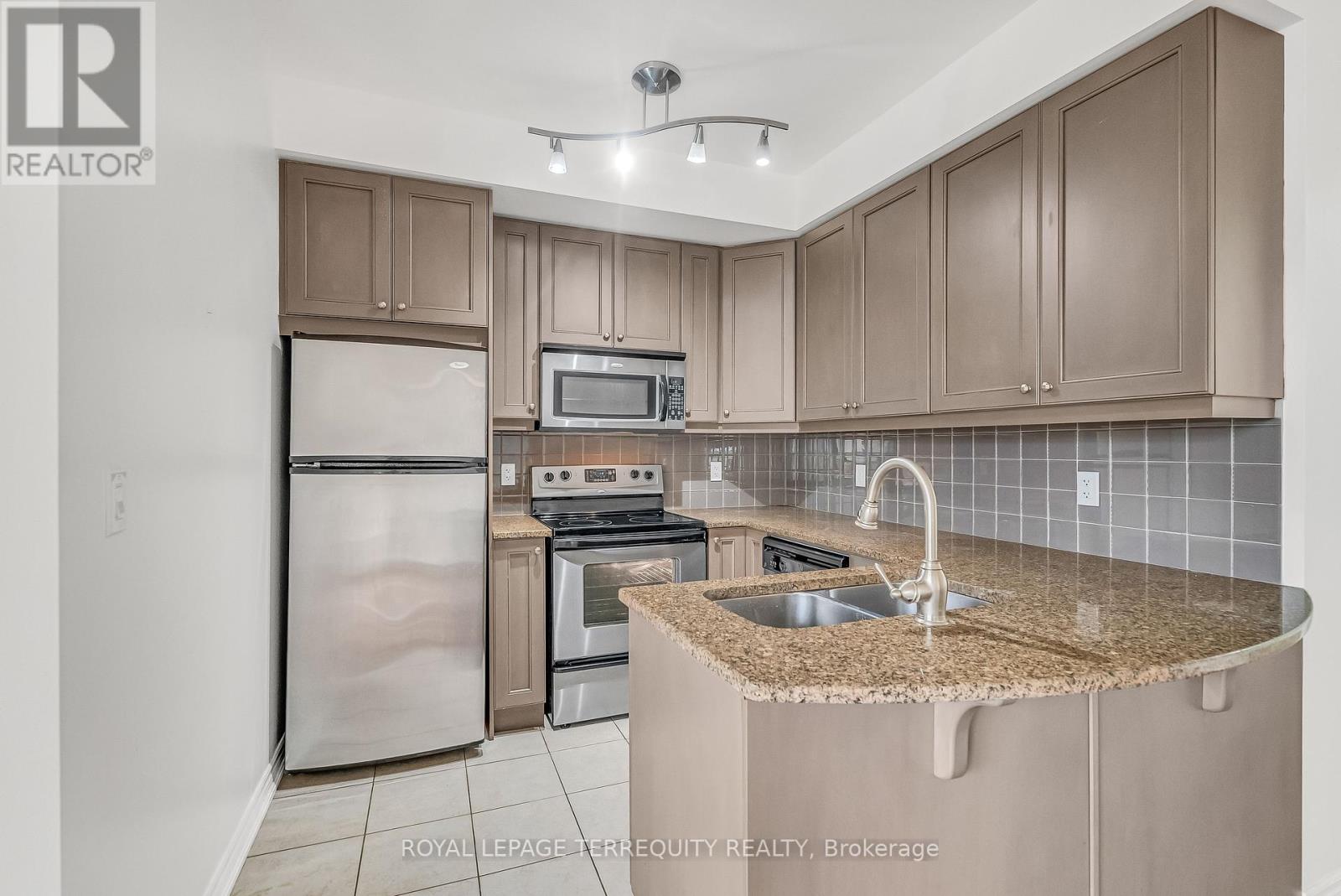 1409 - 9225 Jane Street, Vaughan, Ontario  L6A 0J7 - Photo 10 - N12356352