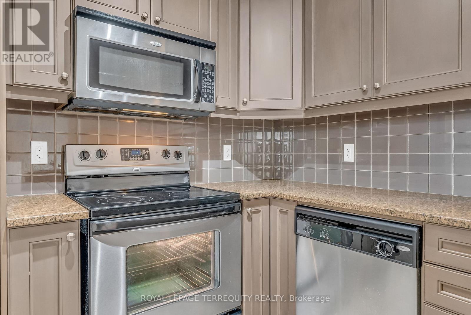 1409 - 9225 Jane Street, Vaughan, Ontario  L6A 0J7 - Photo 11 - N12356352