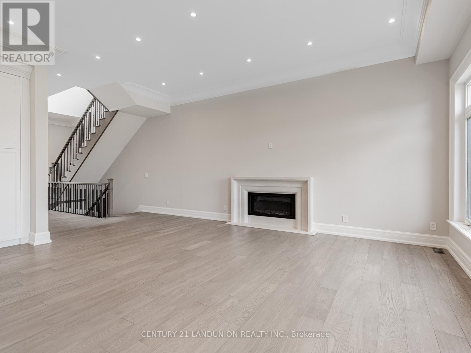 36a Elm Grove Avenue, Richmond Hill, Ontario  L4E 2W8 - Photo 11 - N12356372