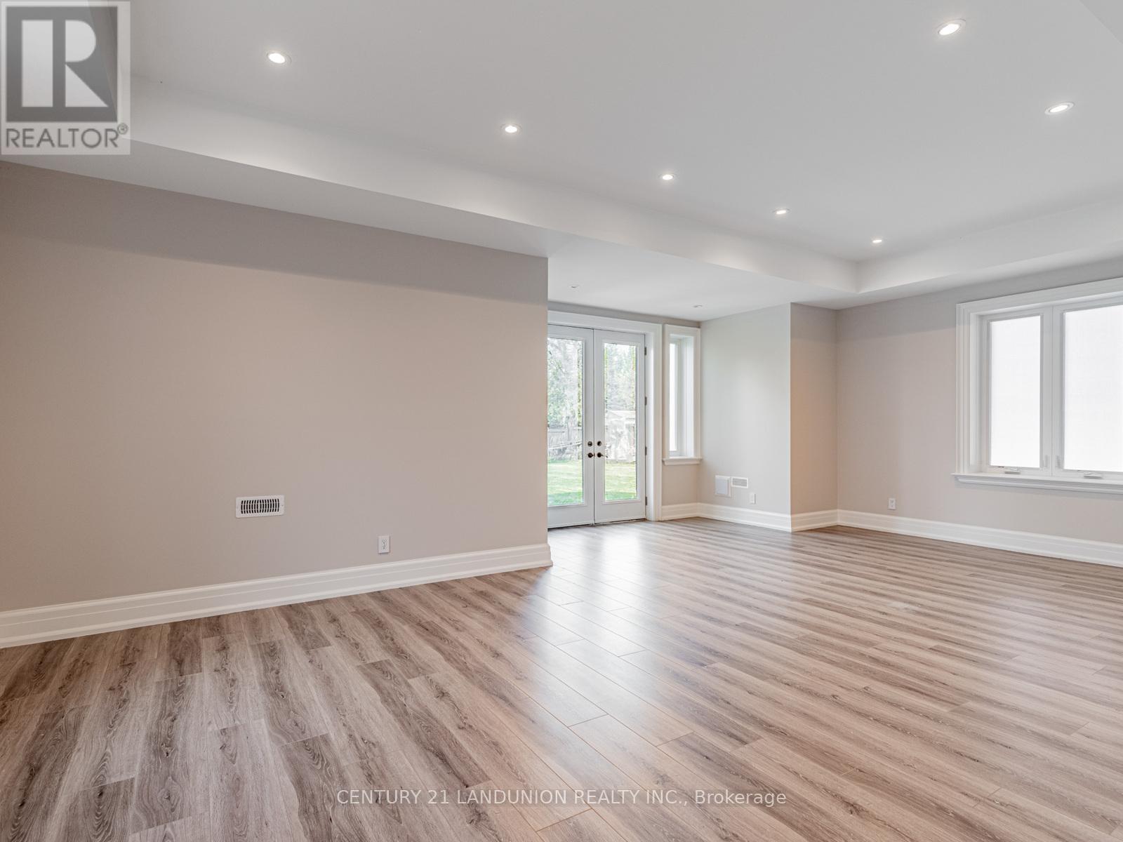 36a Elm Grove Avenue, Richmond Hill, Ontario  L4E 2W8 - Photo 41 - N12356372