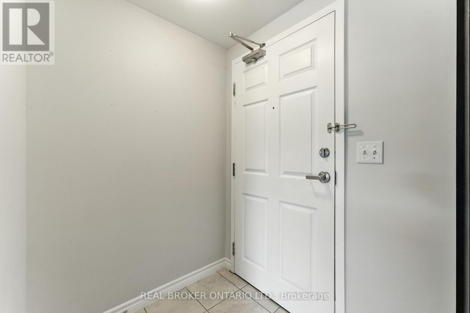 Property at 207 - 45 KINGSBURY SQUARE image 5