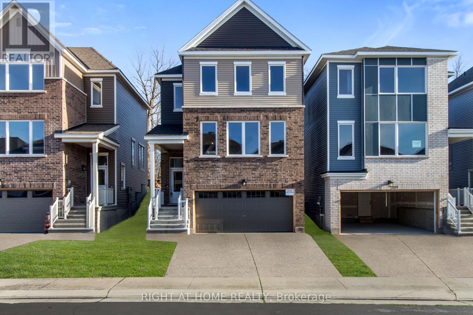 376 Appalachian Circle, Ottawa, Ontario  K2J 6X3 - Photo 2 - X12356345