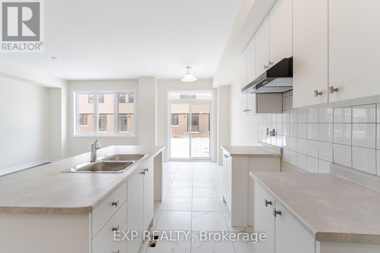 41 Ever Sweet Way, Thorold, Ontario  L2V 0K9 - Photo 9 - X12356350