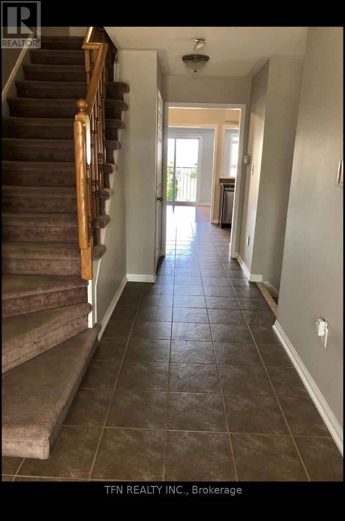 50 Kirkland Place, Whitby, Ontario  L1P 1X3 - Photo 3 - E12354636
