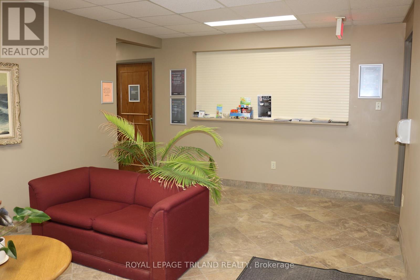 15 Barrie Boulevard, St. Thomas, Ontario  N5P 4B9 - Photo 24 - X12356468