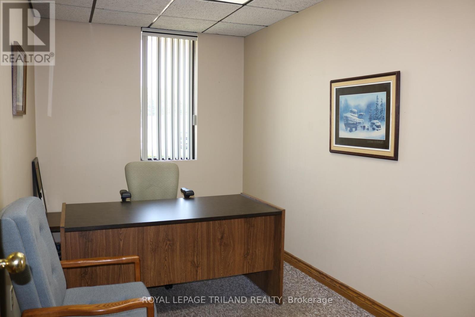 15 Barrie Boulevard, St. Thomas, Ontario  N5P 4B9 - Photo 25 - X12356468