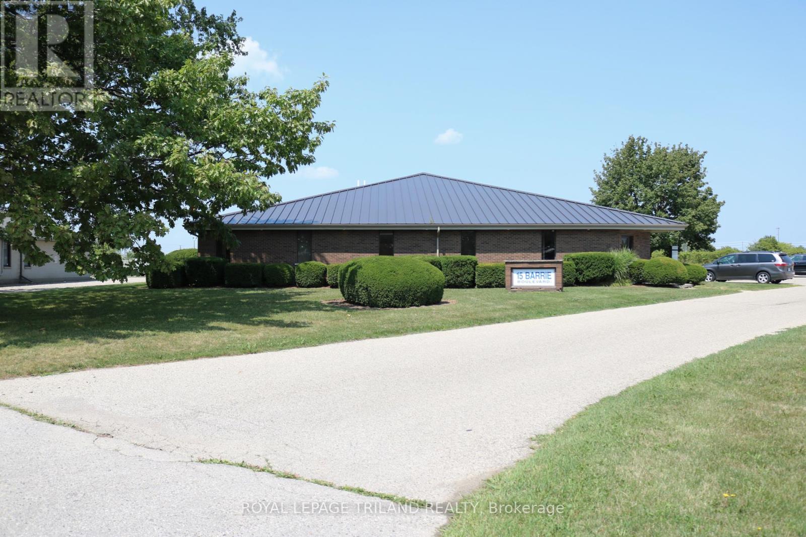 15 Barrie Boulevard, St. Thomas, Ontario  N5P 4B9 - Photo 27 - X12356468