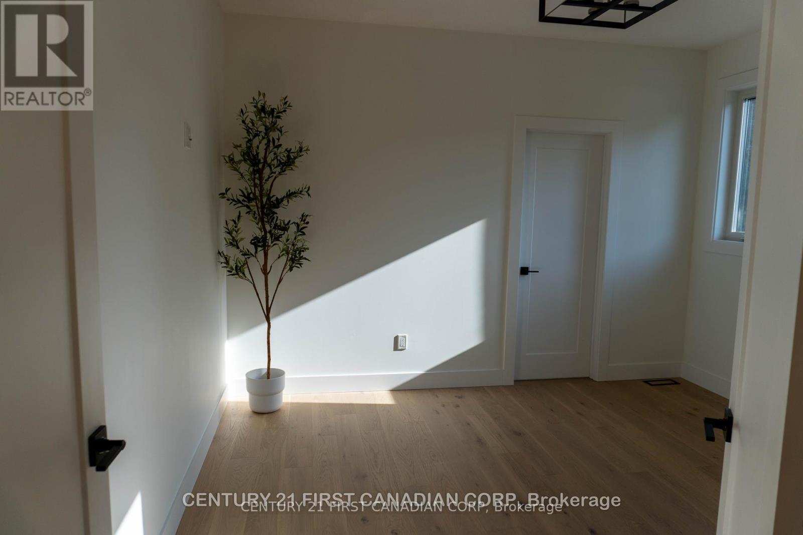 16 - 430 Head Street, Strathroy-Caradoc (Ne), Ontario  N7G 2K2 - Photo 33 - X12356481