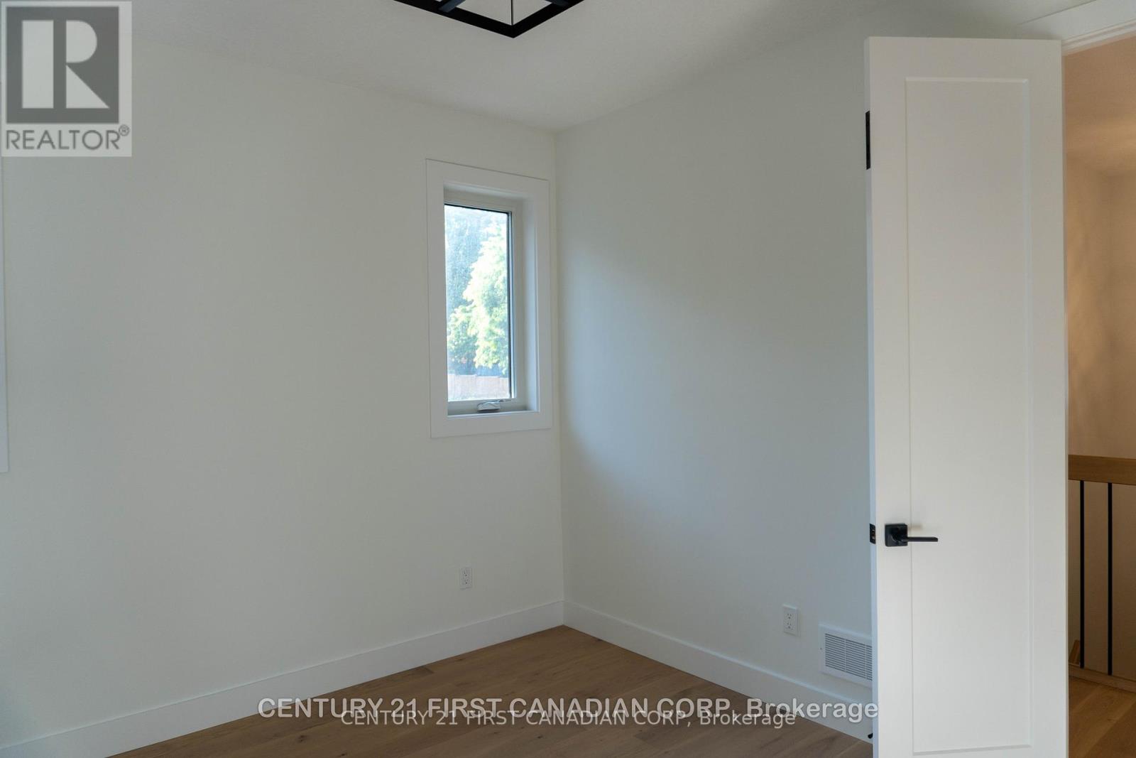 16 - 430 Head Street, Strathroy-Caradoc (Ne), Ontario  N7G 2K2 - Photo 35 - X12356481