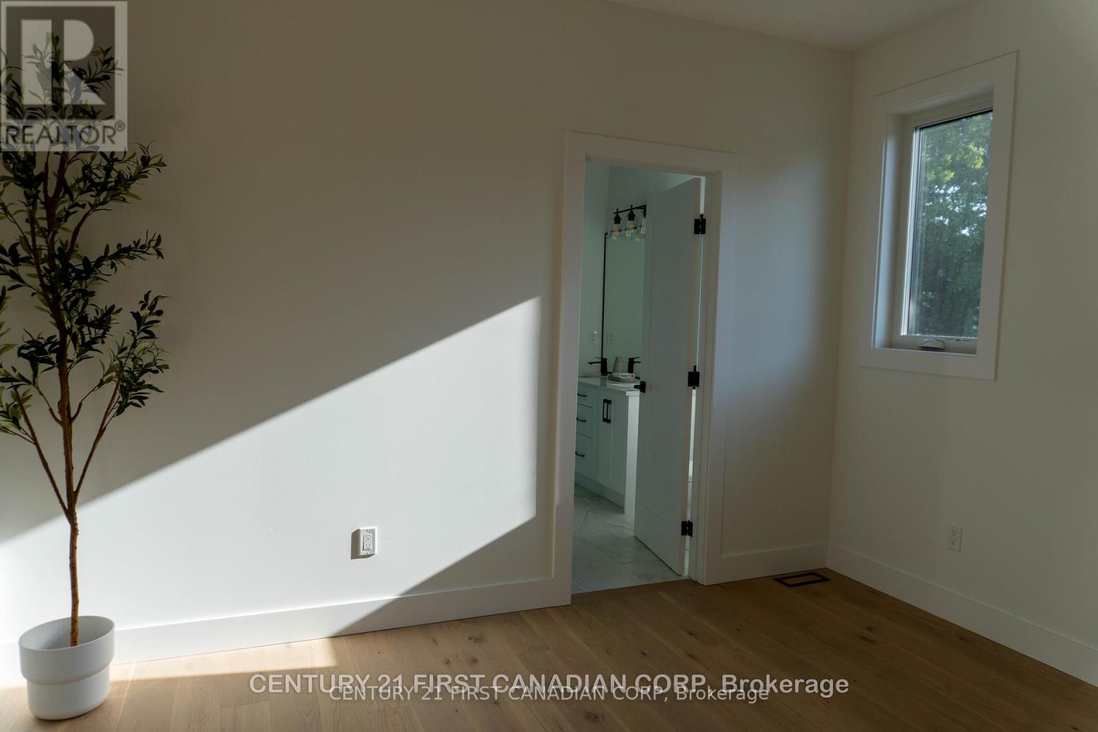 16 - 430 Head Street, Strathroy-Caradoc (Ne), Ontario  N7G 2K2 - Photo 48 - X12356481
