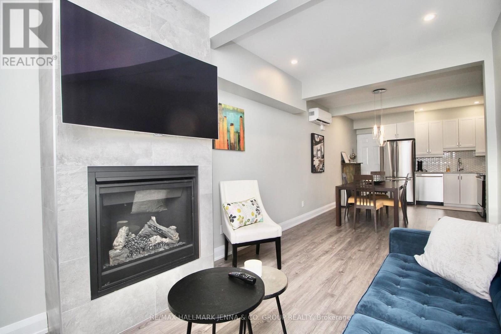 2 - 38 Bruyere Street, Ottawa, Ontario  K1N 5C5 - Photo 4 - X12356494