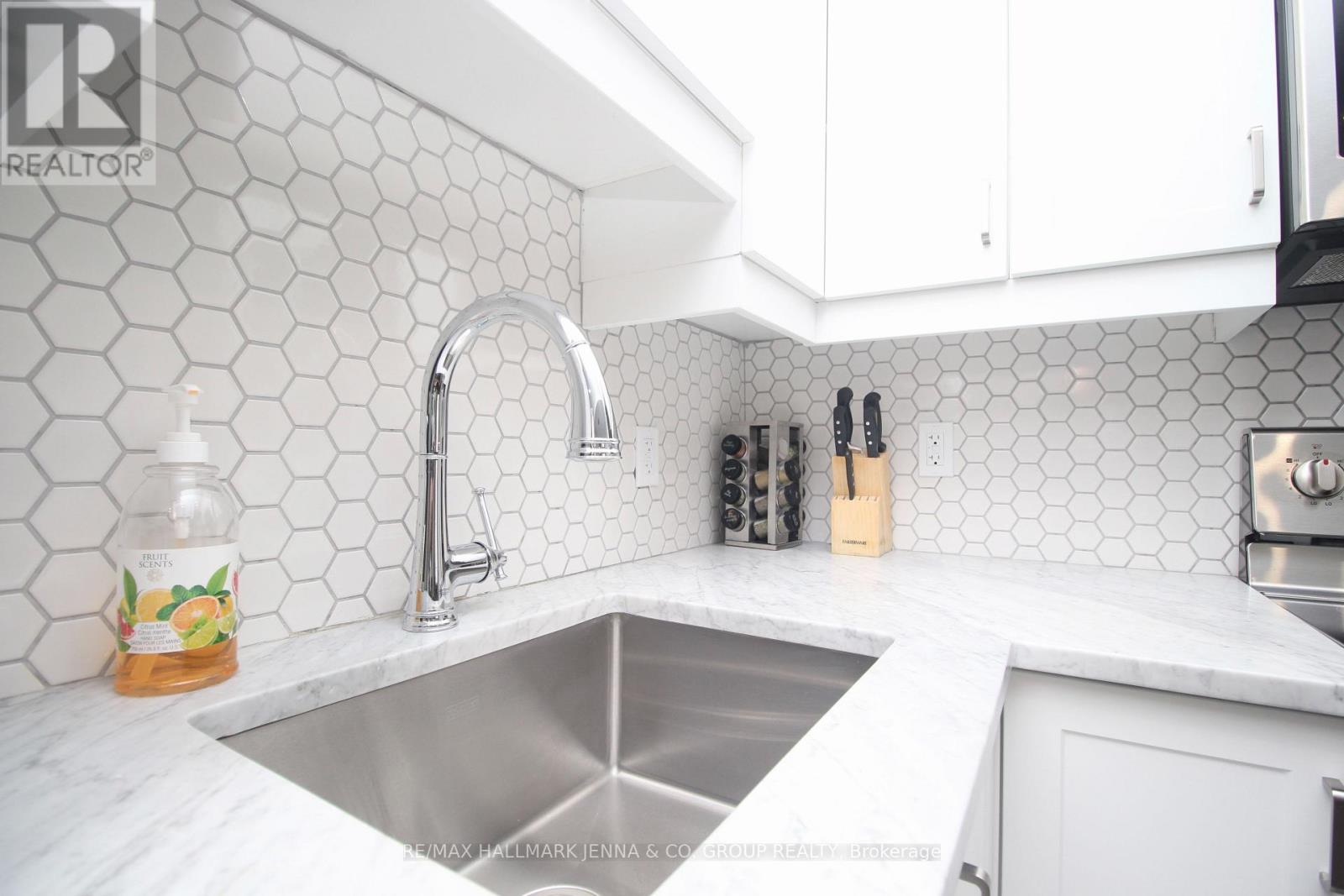 2 - 38 Bruyere Street, Ottawa, Ontario  K1N 5C5 - Photo 7 - X12356494