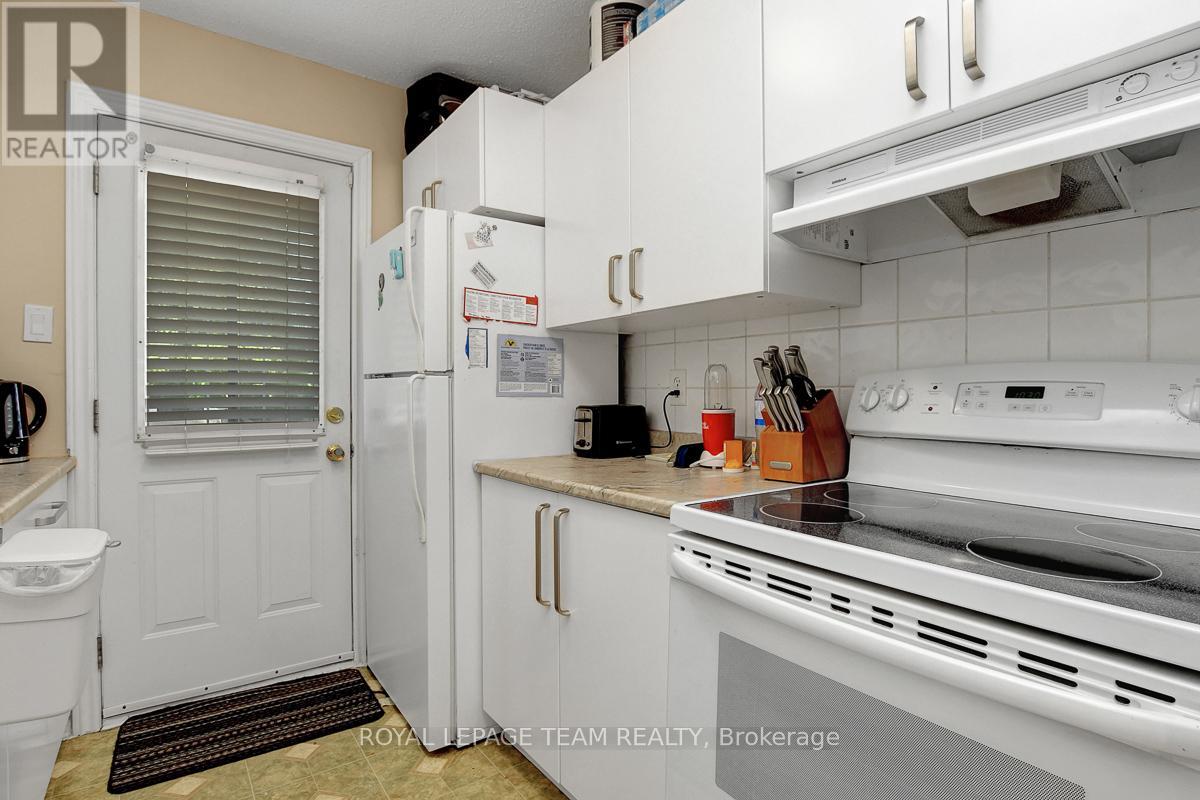 C - 9 Forester Crescent, Ottawa, Ontario  K2H 8Y1 - Photo 12 - X12356524