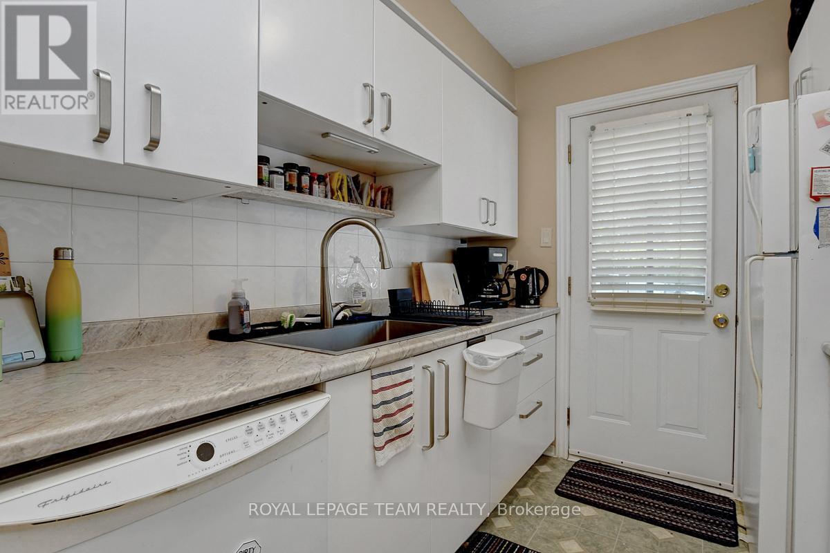C - 9 Forester Crescent, Ottawa, Ontario  K2H 8Y1 - Photo 13 - X12356524