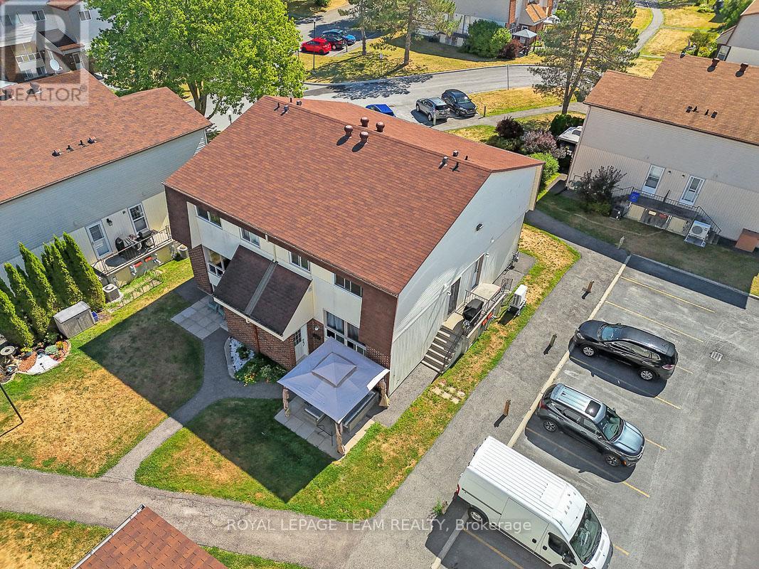 C - 9 Forester Crescent, Ottawa, Ontario  K2H 8Y1 - Photo 2 - X12356524