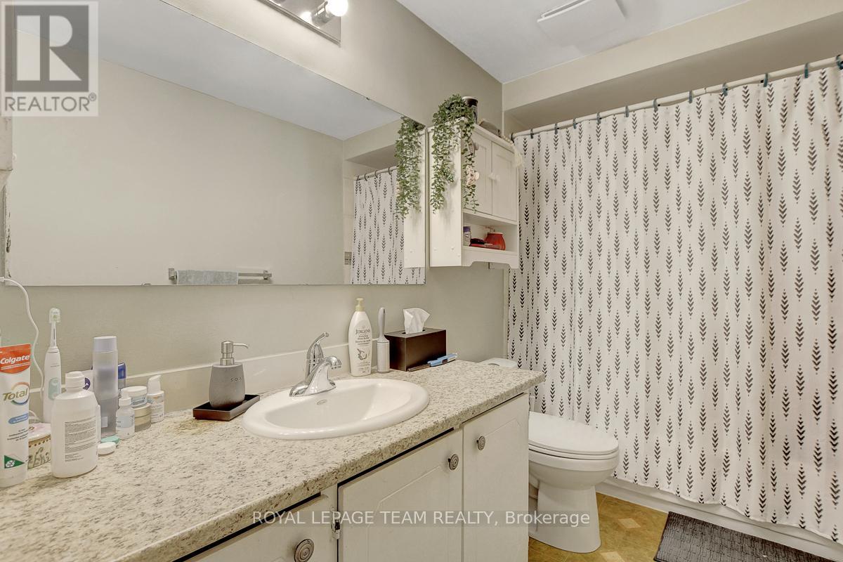 C - 9 Forester Crescent, Ottawa, Ontario  K2H 8Y1 - Photo 20 - X12356524