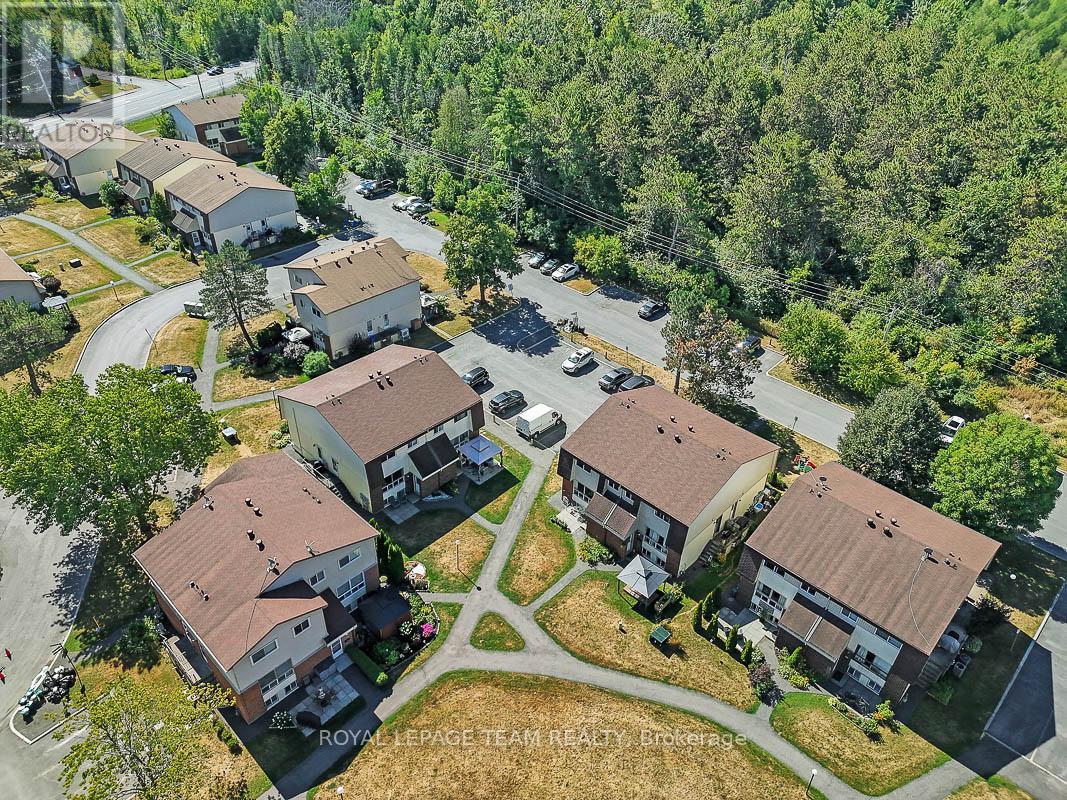 C - 9 Forester Crescent, Ottawa, Ontario  K2H 8Y1 - Photo 3 - X12356524