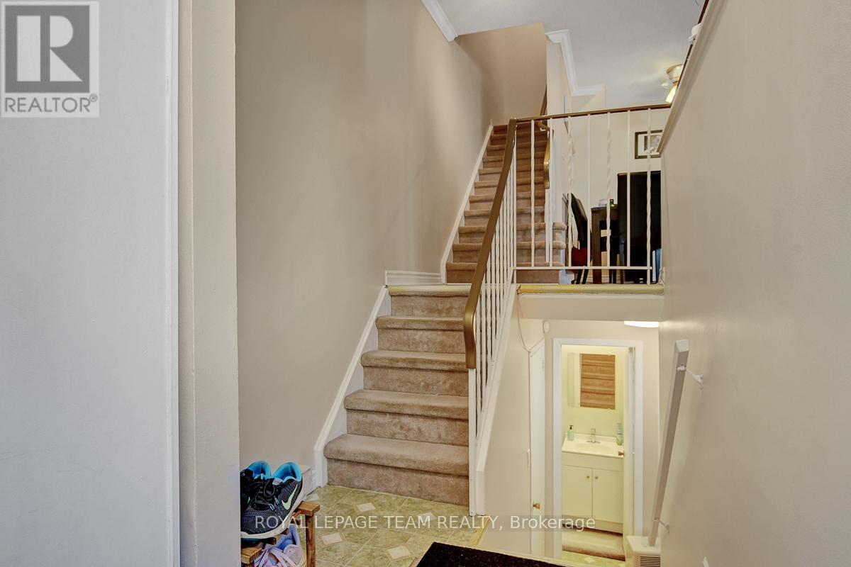 C - 9 Forester Crescent, Ottawa, Ontario  K2H 8Y1 - Photo 6 - X12356524
